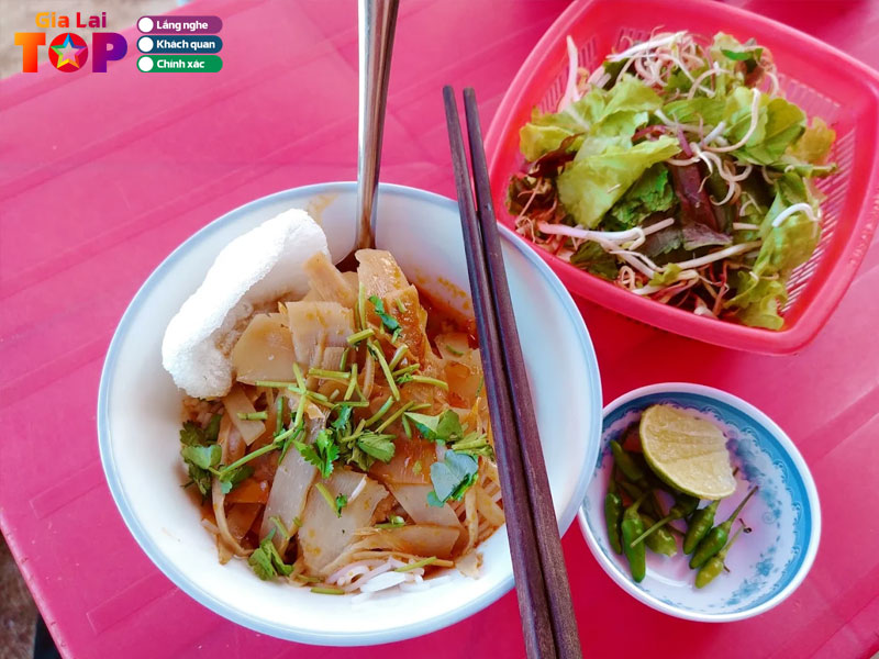 Bun-thit-nuong-co-thuy-gialaitoplist