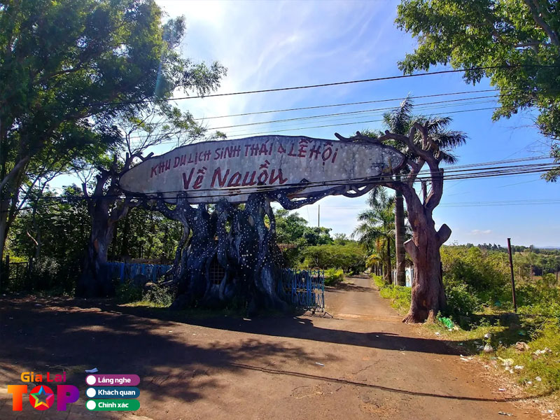 Khu-du-lich-sinh-thai-va-le-hoi-ve-nguon-gialaitoplist