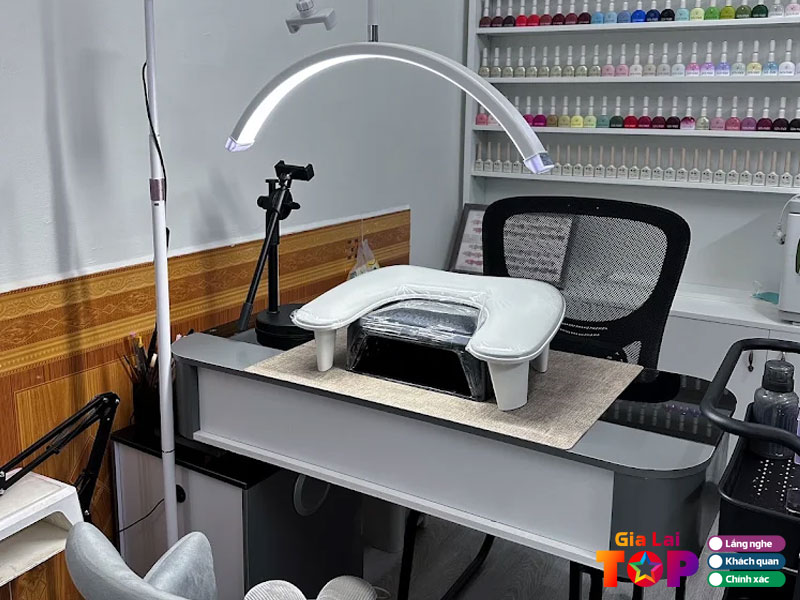 La-phien-nail-makeup-gialaitoplist