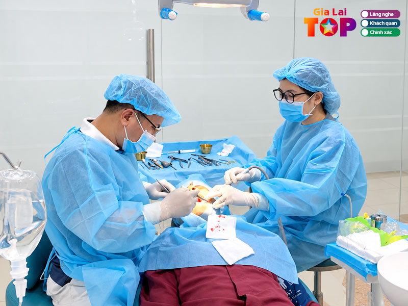 Trong-rang-implant-va-chinh-nha-gialaitoplist